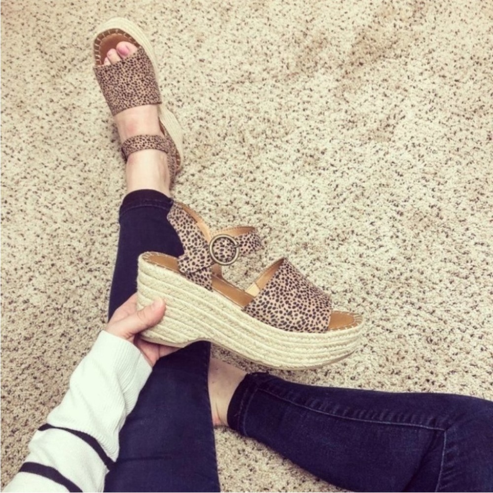 Universal Thread Morgan Wedges Leopard - Picture 2 of 7